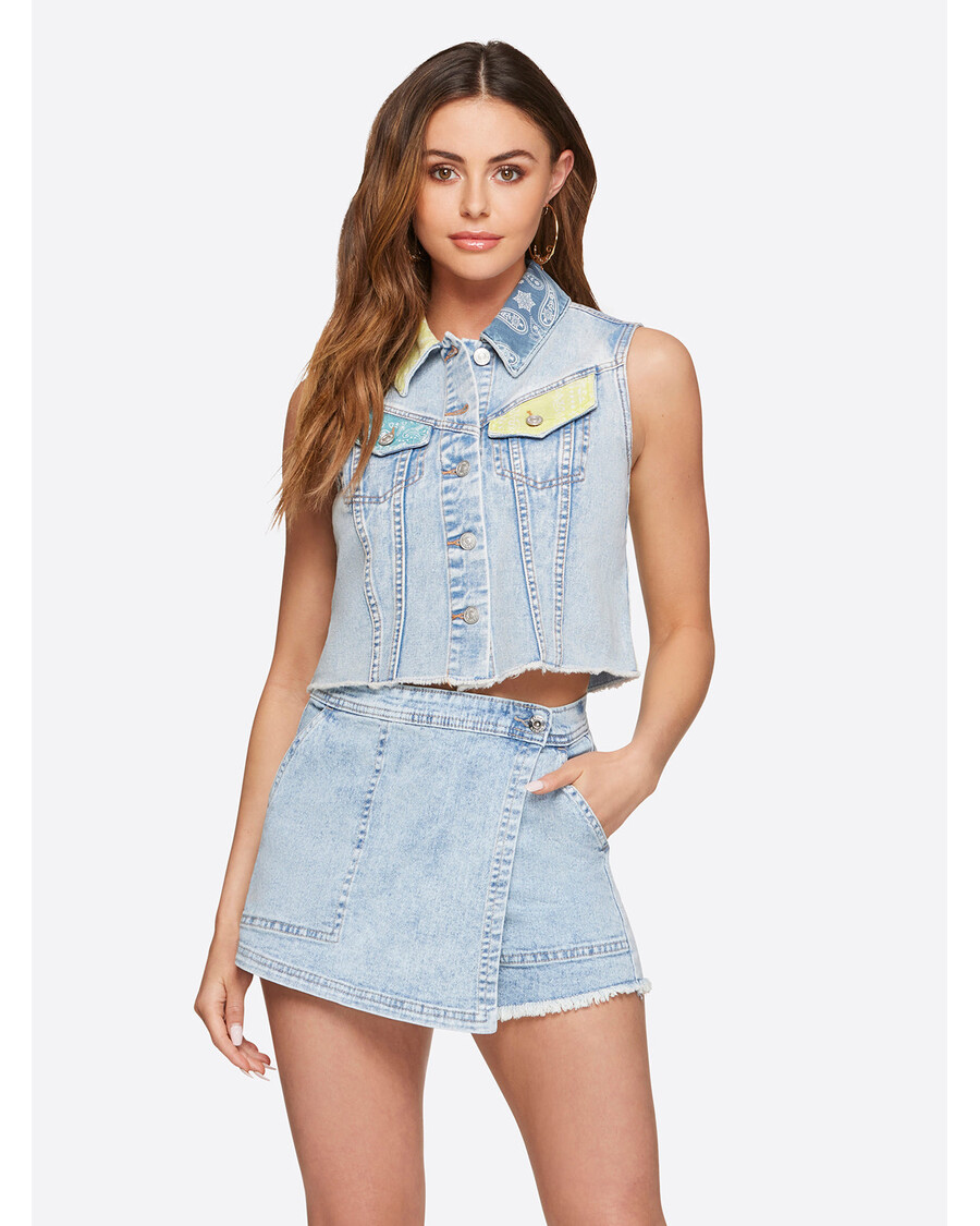 Jessica Simpson Sound Track Crop Denim Vest in Heavenly