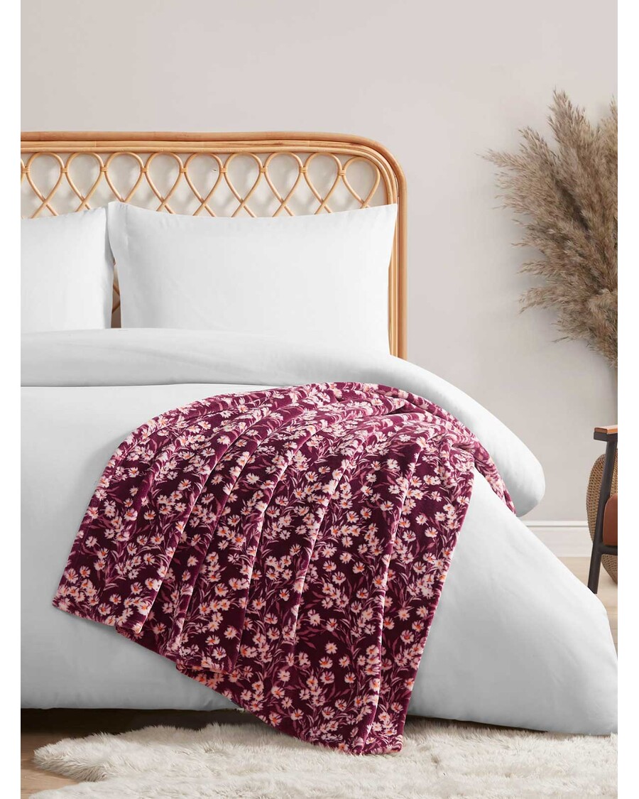 Jessica Simpson Wildflower Park Plush Throw in Wine Red