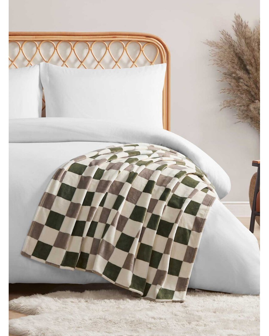 Jessica Simpson Emery Checkerboard Plush Throw in Olive & Grey