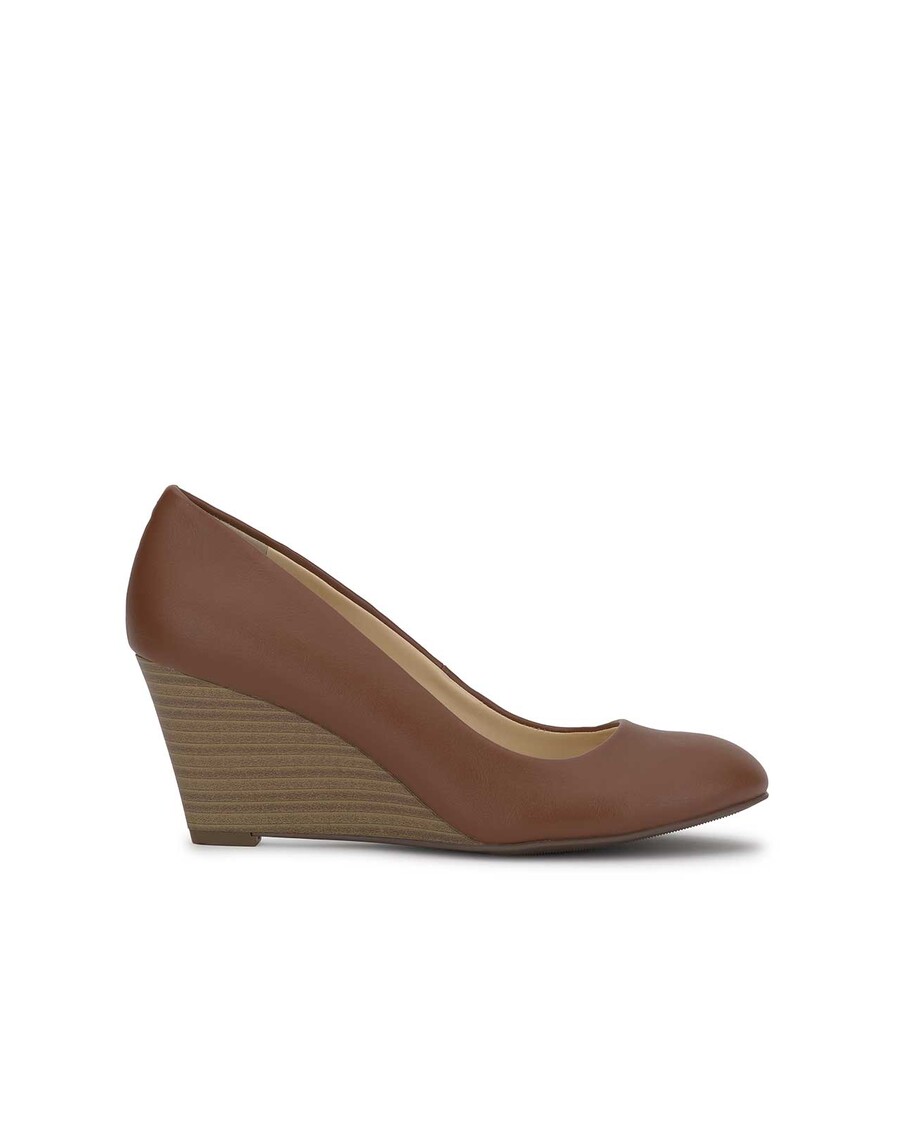 Jessica Simpson Sampson Wedge in Almond