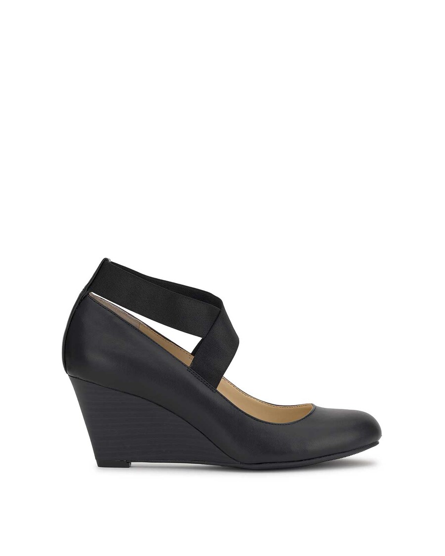 Jessica Simpson Saedra Wedge in Black